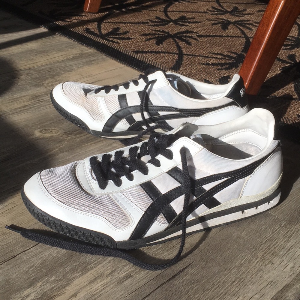 White/Black Onitsuka Tiger Ultimate 81